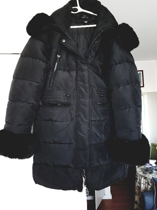 Casaco preto parka nova nunca usada com pelo sintetico