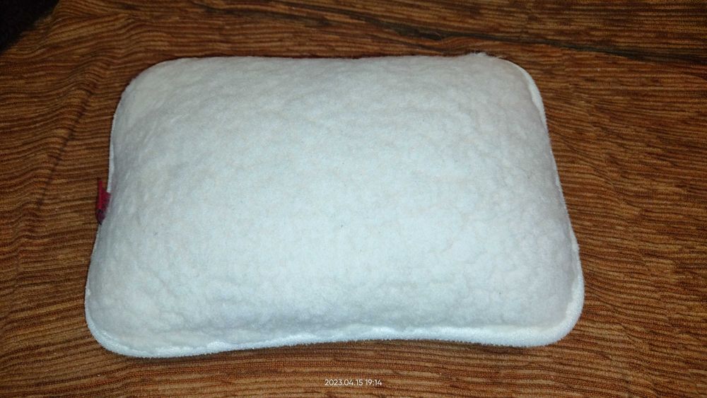Poduszka z czystej żywej wełny stan bdb