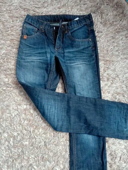 Młodzieżowe spodnie jeansy pomp de lux rozmiar 134