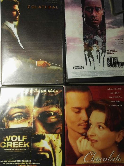 DVDs de filmes, alguns ainda selados.