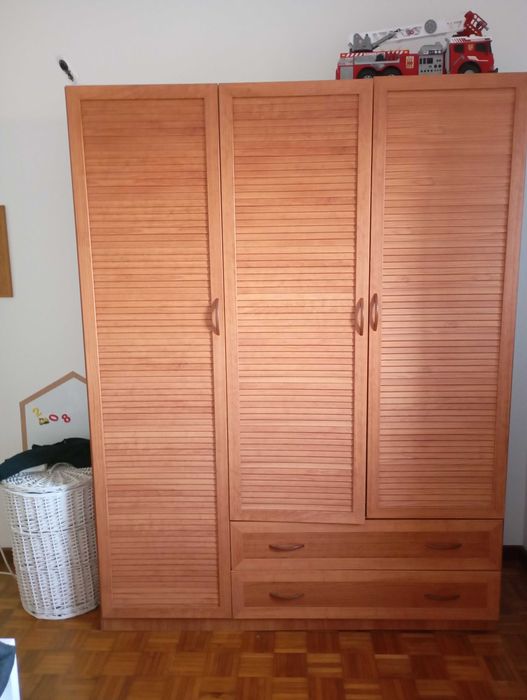 Vendo roupeiro 3 portas