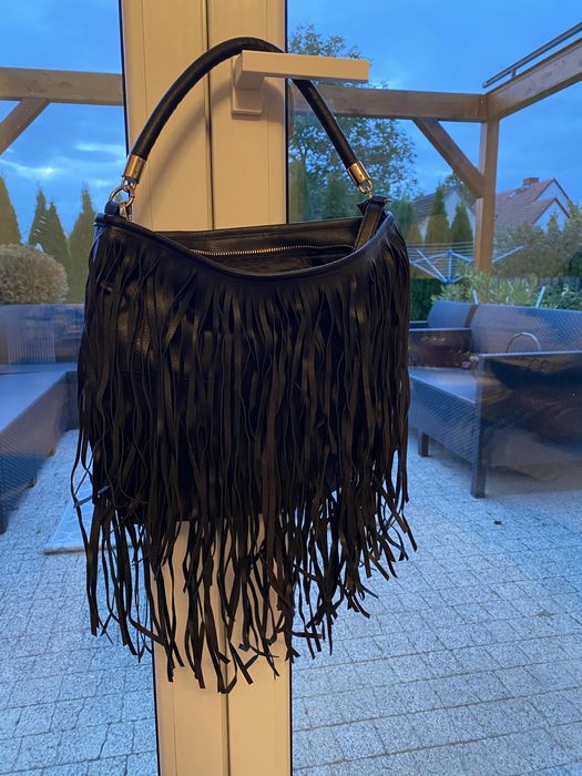 Torebka z frędzlami czarna