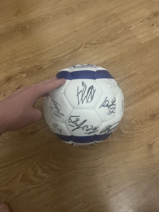 сувінірний м'яч із афтографами чорноморця сезону 2022-23