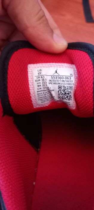 Air jordan pouco usadas com caixa e autocolante