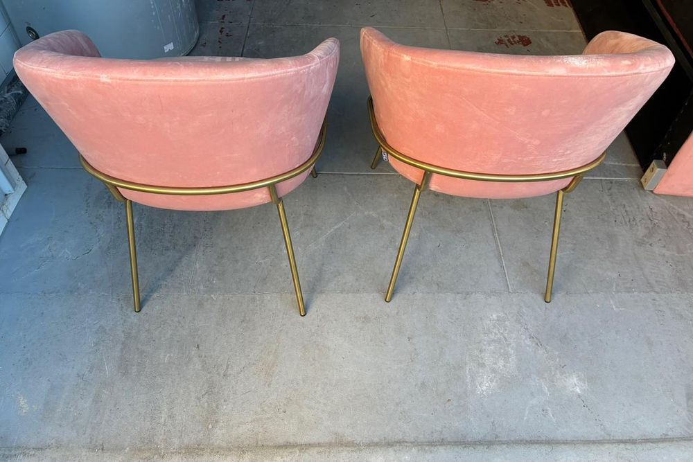 2 Cadeiras Veludo Rosa Blush — Pernas Douradas | Porto