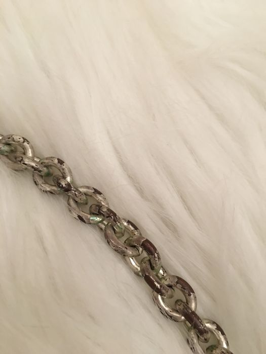 Fio de Corrente com Coracao da Guess