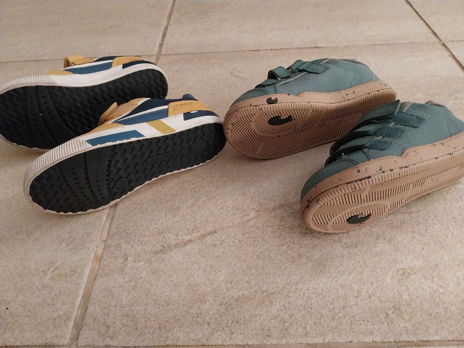 2 Pares de sapatilhas criança (tam. 26)