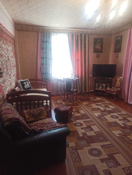 Продаж 147м будинку+будиночок для батьків з газовим опаленням.