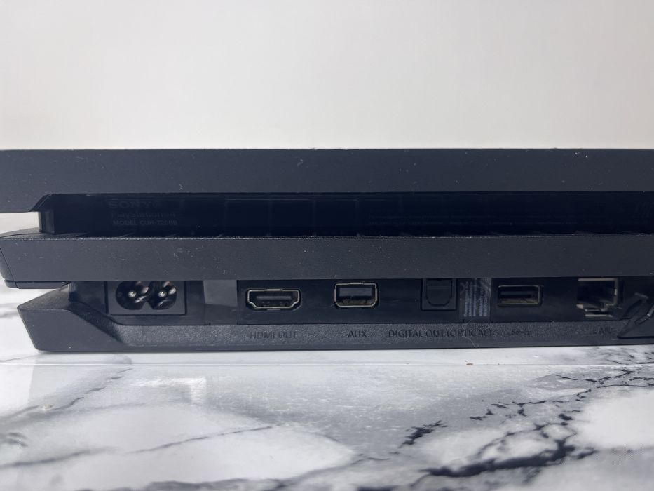PlayStation 4 pro 1tb CUH7208B
