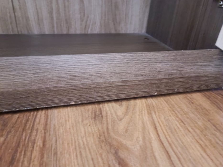 Szklana witryna z szafką