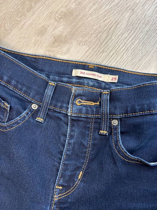 Жіночі джинси levis