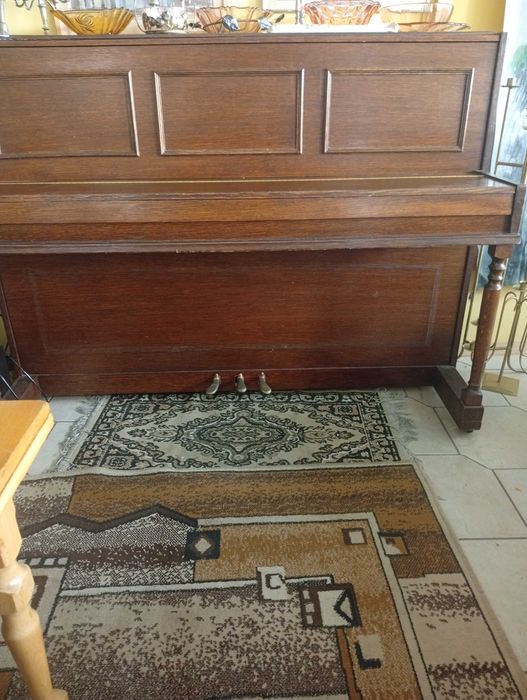 pianino Calisia trzy pedały