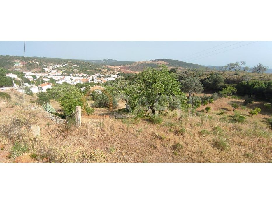 Terreno para construção com vista sobre a Aldeia de Alte