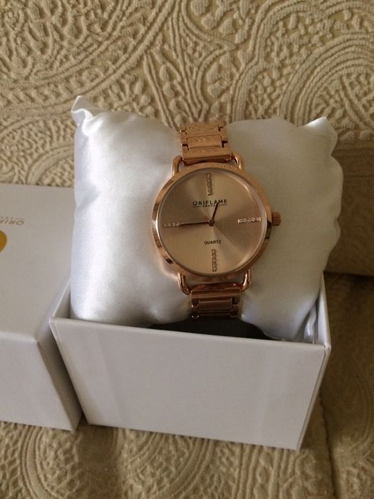 Часы кварцевые механизм SEIKO(Япония) с кристаллами Сваровски