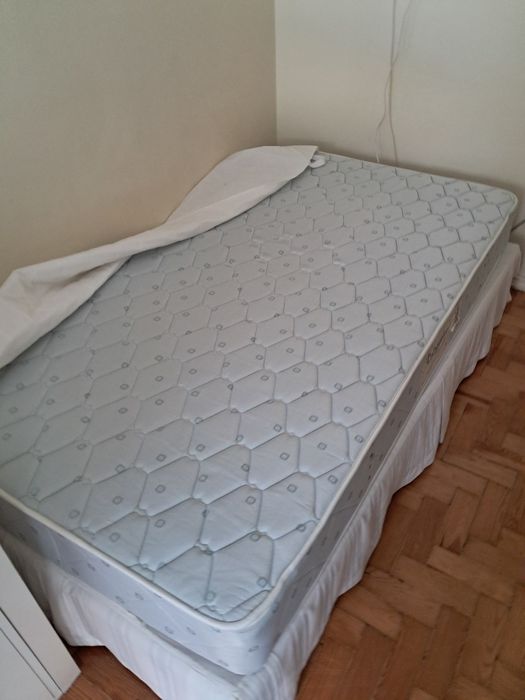 Cama e colchão  de solteiro (individual)