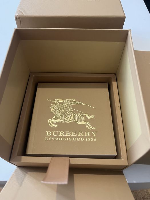 Burberry- the city- 9902