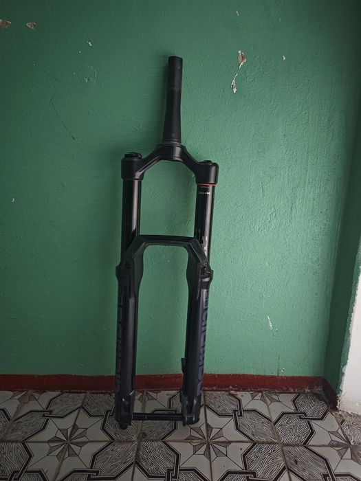 Rock shox domain rc 2022 27.5