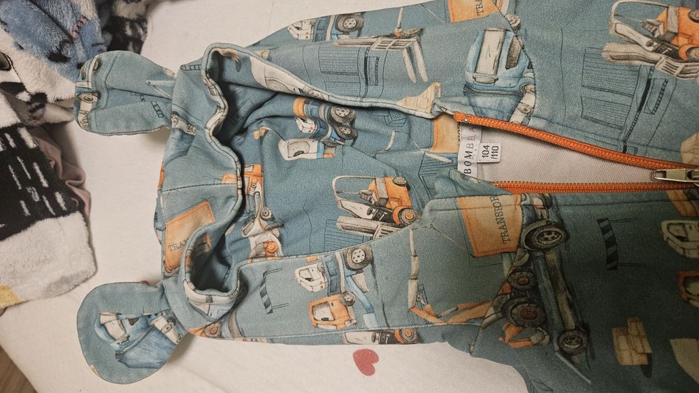 Bluza rozpinana auta 104/110