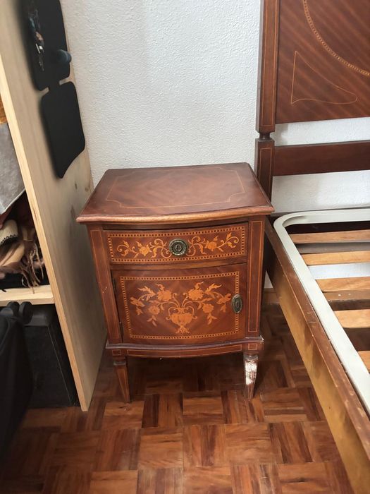 Cama de madeira classica