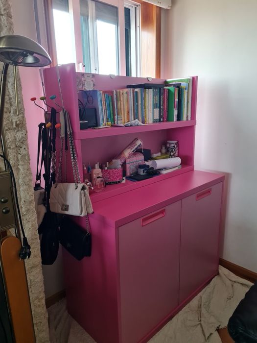 Armário com estante