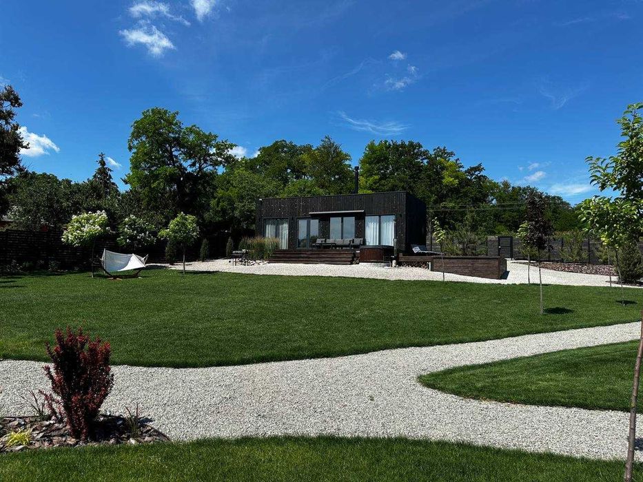 Будинок на березі річки, спокійне місце, бассейн, чан, велика територія