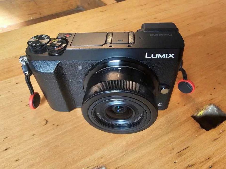 Panasonic Lumix GX80/GX85 (com 2 objetivas e vários acessórios)