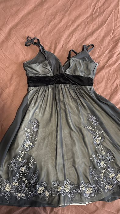 Вечірня жіноча сукня