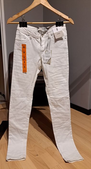 Białe spodnie skinny