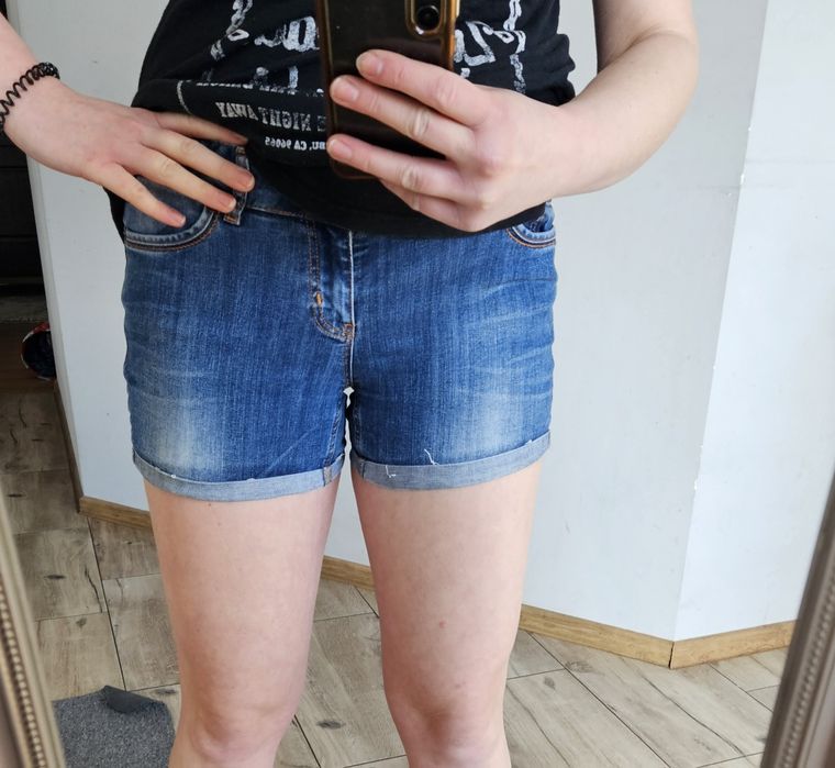 Krótkie spodenki damskie