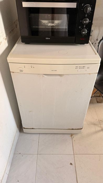 Máquina de lavar lava loiça e secadora de roupa  no precinho