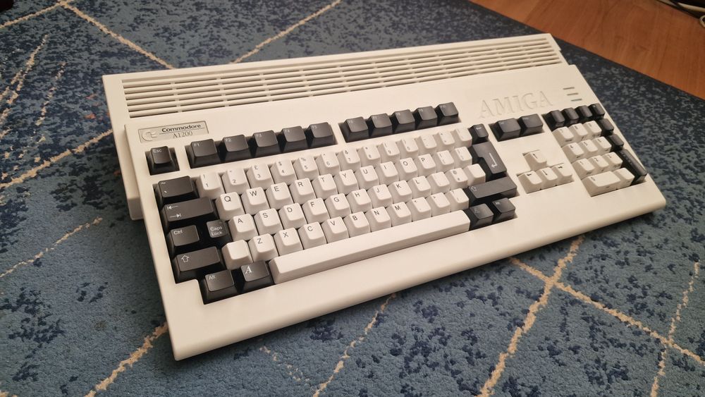 Amiga 1200. Komputer , nowa obudowa  i nowe klawisze