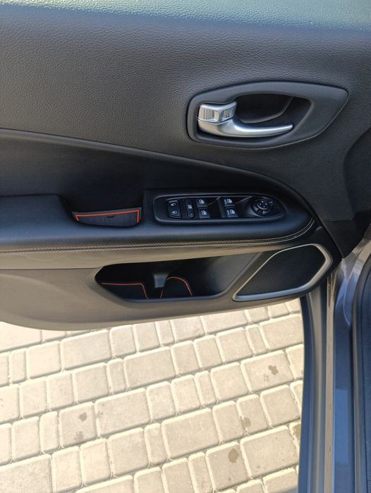 Продам Jeep Compass