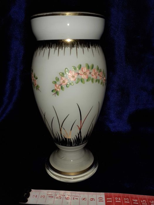 Jarra em Vidro Opalino