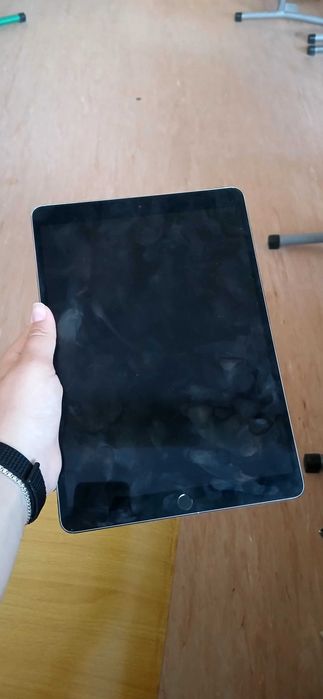 Продам iPad Pro 10.5 (2017) Wi-Fi 256 GB