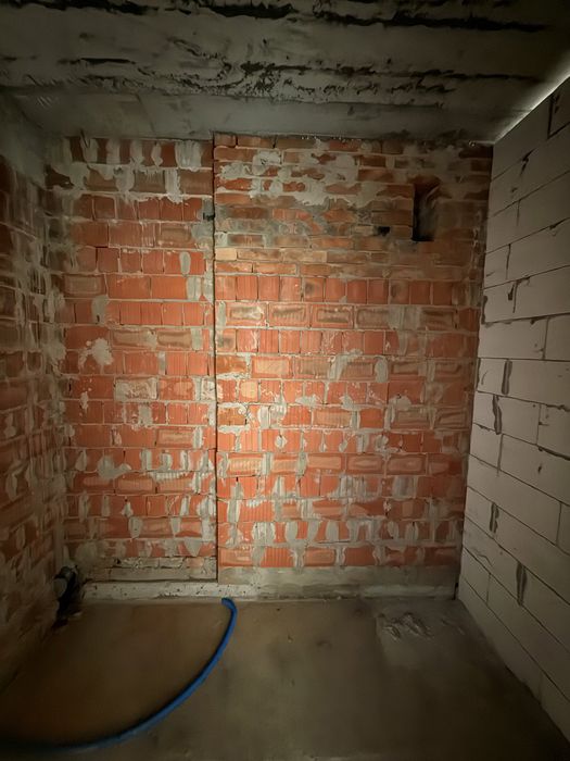 Продам однокімнатну квартиру. Гостомель. 37м2. Клубний Будинок. 1 поверх. Газове опалення. Власна тераса. Біля озера. Без комісії
