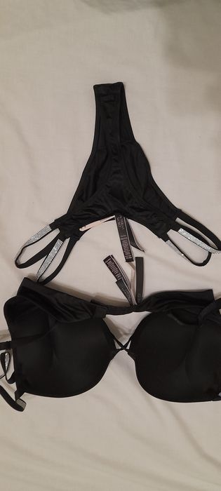 Комплект нижнего белья Victoria's Secret новый