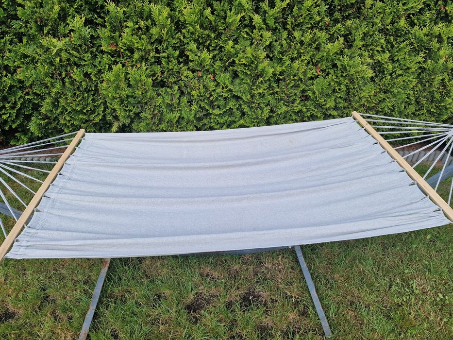 Hamak dwuosobowy z pałąkiem drewnianym szary