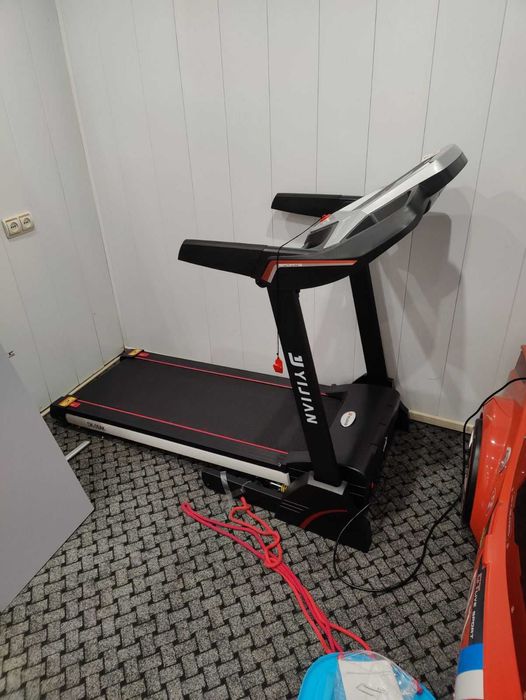 Продам беговую дорожку YIJILN