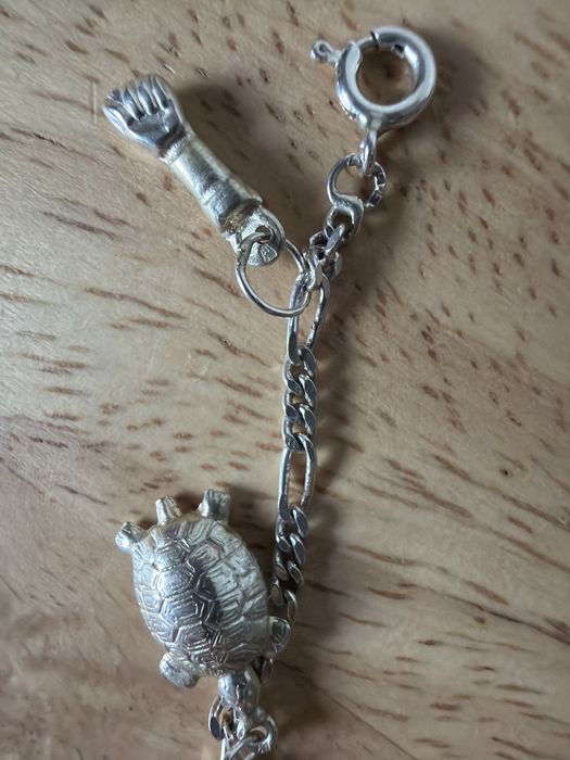 Pulseira de prata com berlocos- nova