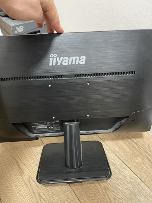 Monitor      23”