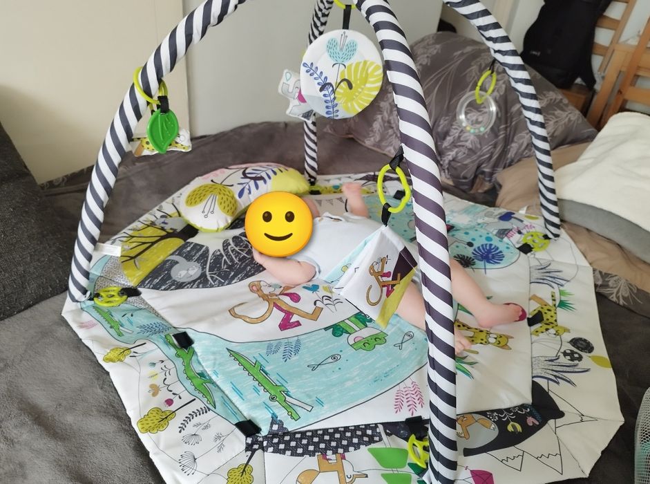 Mata edukacyjna Kinderkraft + książeczka i poduszka w prezent