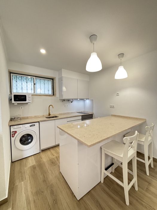 Estúdio T0 remodelado, no centro de Caneças - pronto a estrear