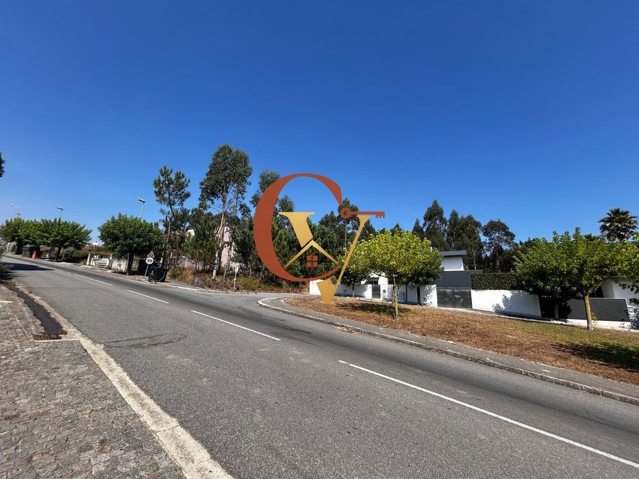 Terreno para Construção de Moradia 4 Frentes em Cristelo, Barcelos | 542 m²