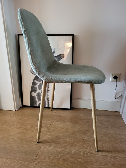 Cadeira nordica com forro em bombazine verde água