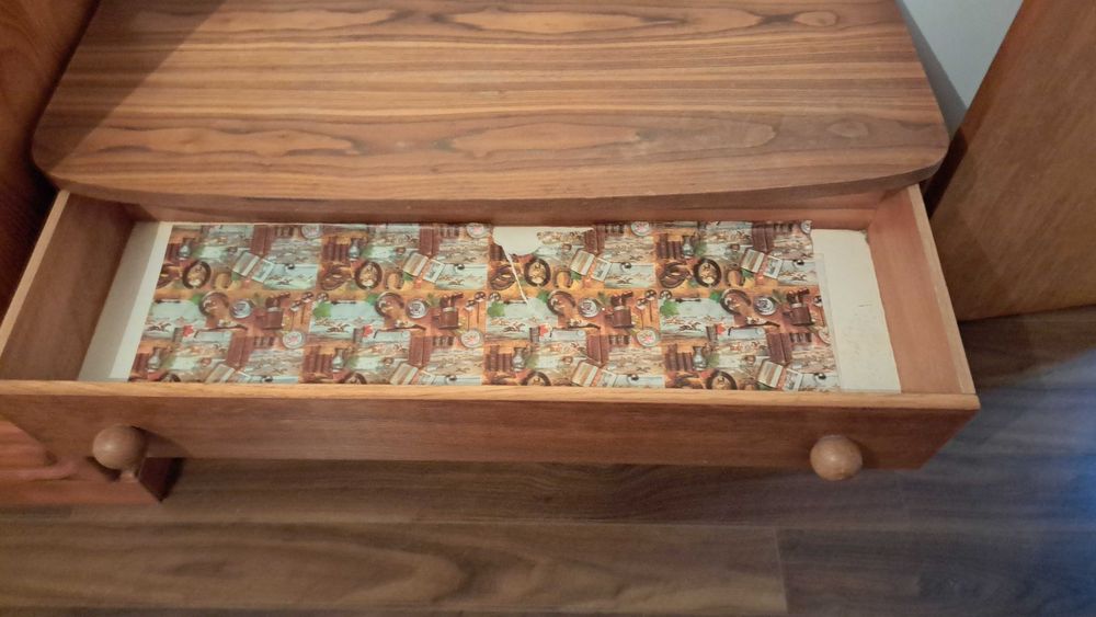 Vendo mesa sala, arca,armário gavetas