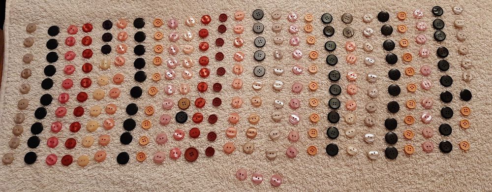 253 Botões de vários tamanhos, tipos e cores