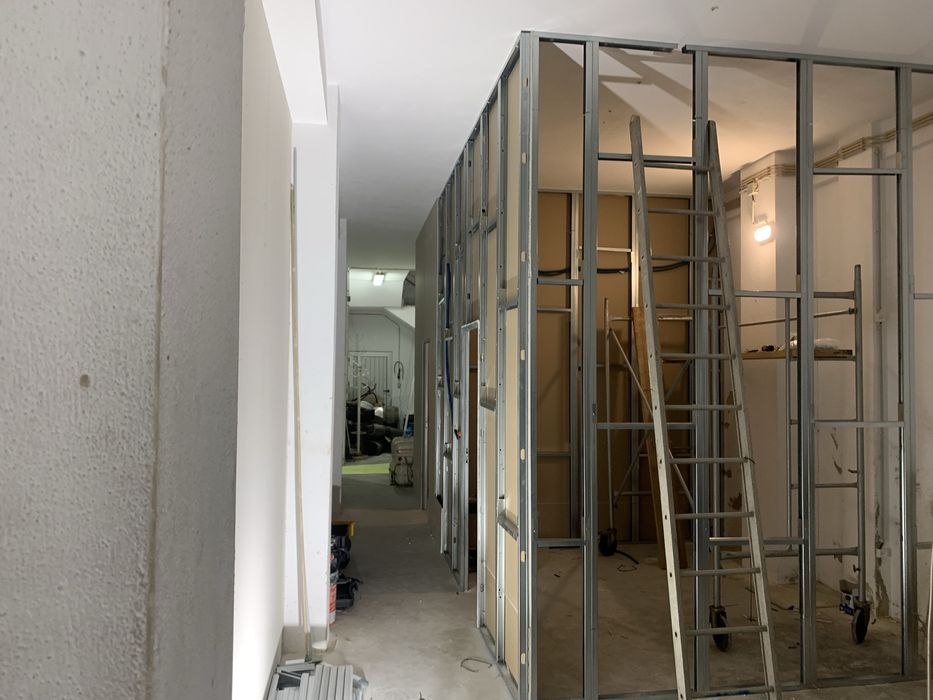 Serviços de alvenaria, ladrilho, pladur, pinturas entre outros