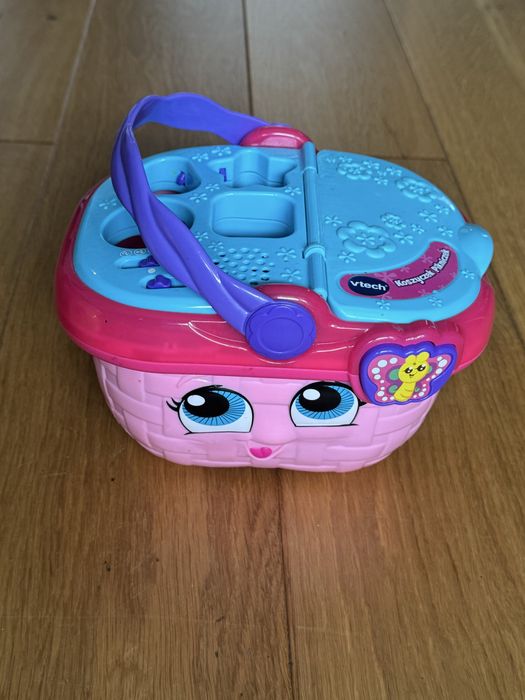 Zestaw zabawek grających w bardzo dobrym stanie.