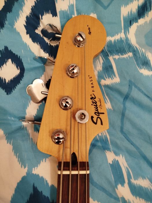 Baixo Squier P-Bass Indonesia (Ler Anúncio)