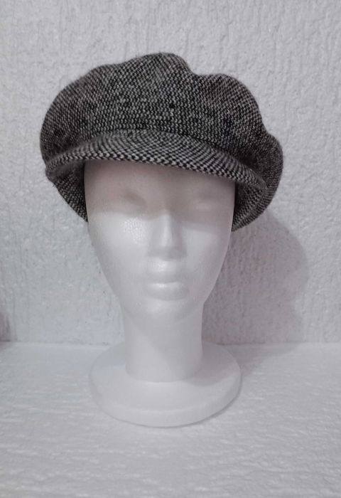 Czapka z daszkiem, z dodatkiem wełny